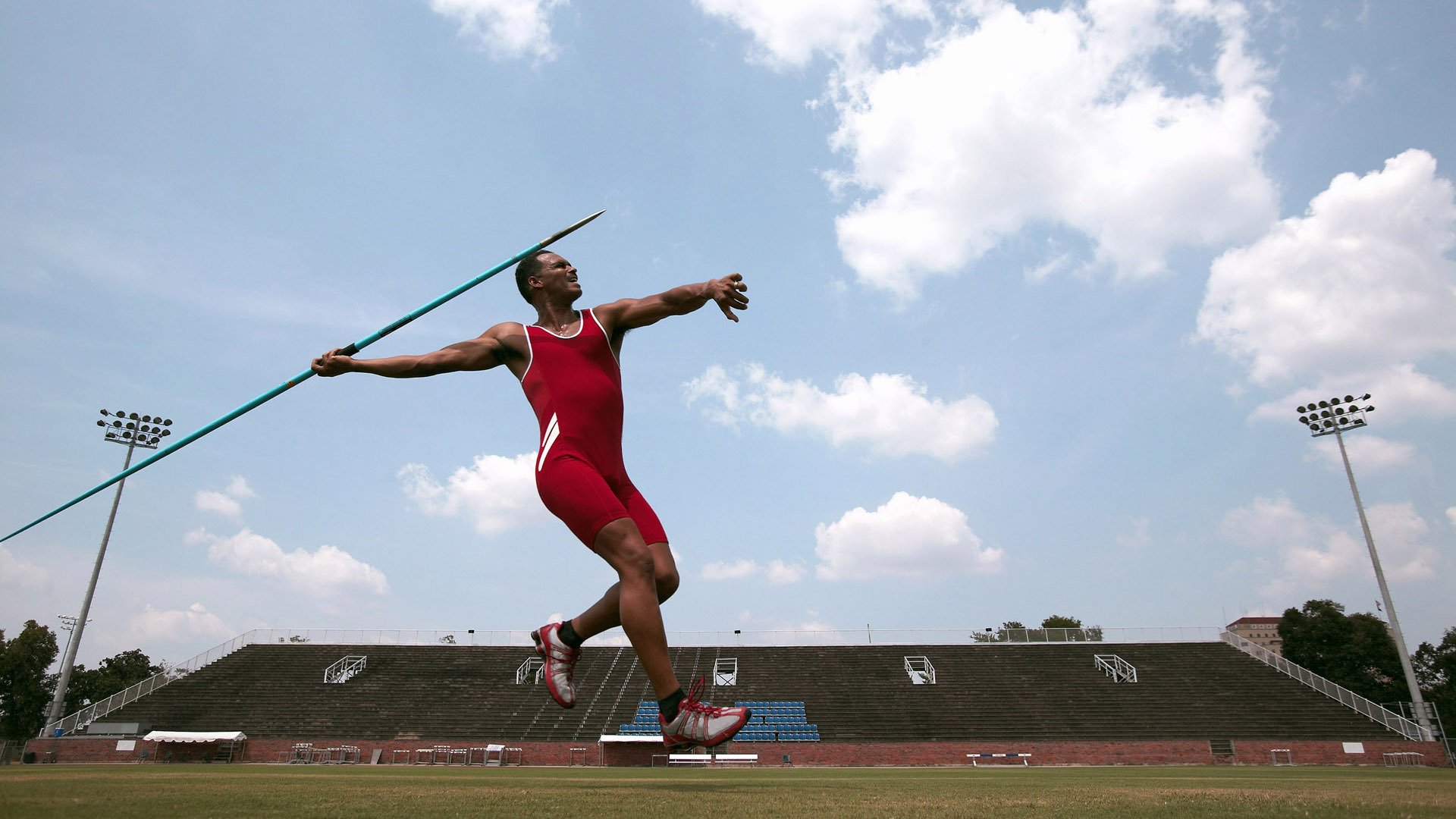 “多维传感技术赋能投打精度,极限速度与旋转分析究竟能带来什么变革?”