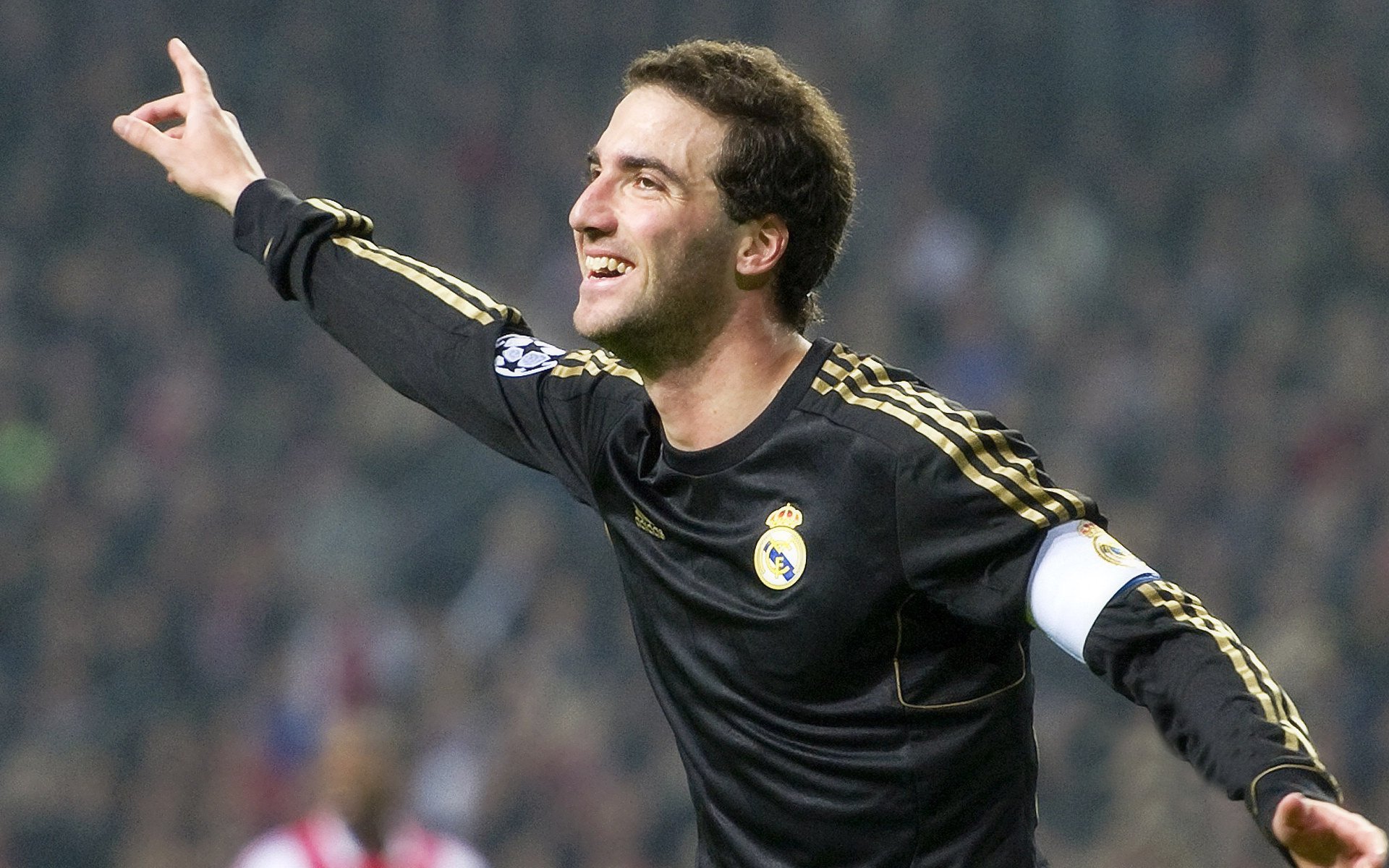 最先进的车身材料带来极速体验，较先进的车体材料