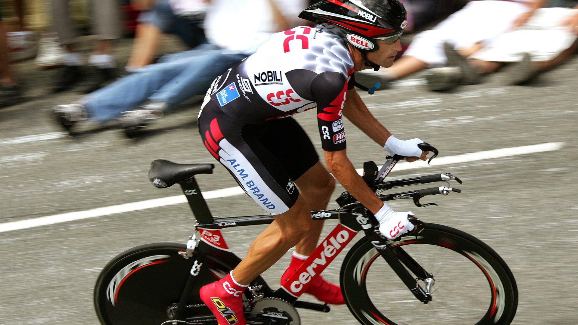 球队幕后：主教练的战术思考与决策，球队的教练叫什么